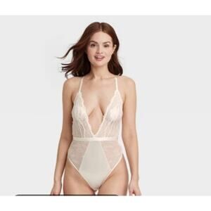 #68 MSRP $30-NWT SOLD OUT AUDEN SHEER LACE UNLINED BODYSUIT CREAM ♡SIZE XS♡ RARE